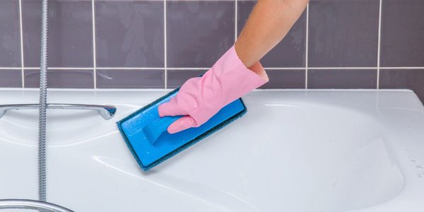 Entretien d'une baignoire : quels sont les produits à utiliser et à éviter ?